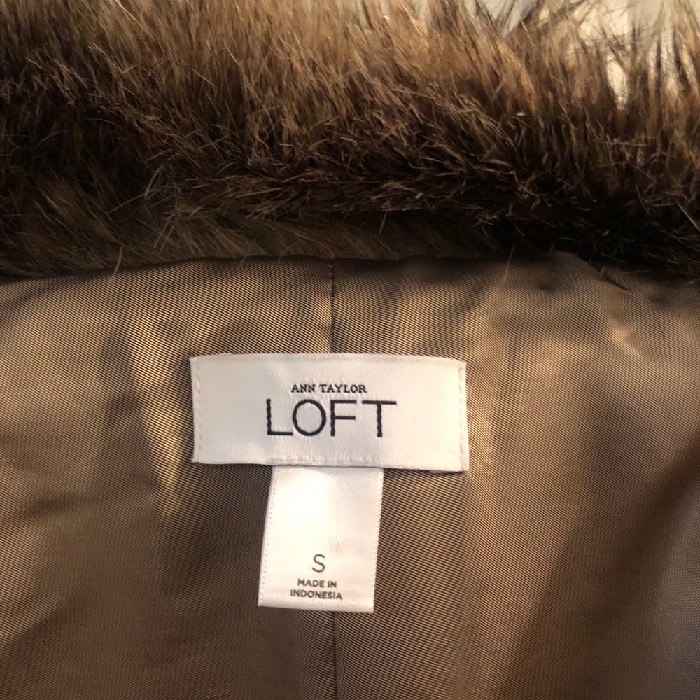 LOFT Faux fur vest with pockets, Small - Picture 4 of 5